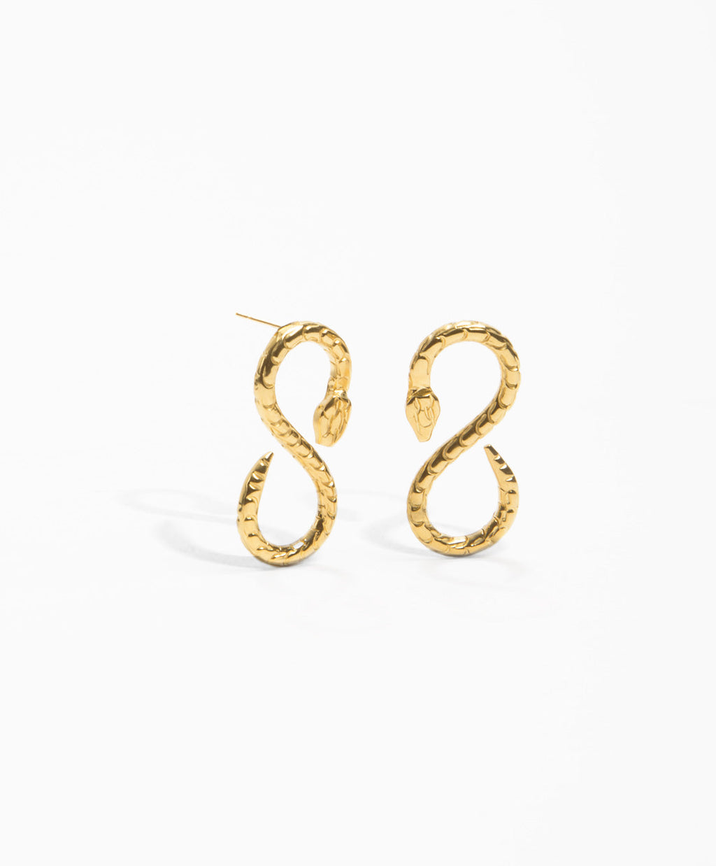 Poison gold-plated hammered snake earrings