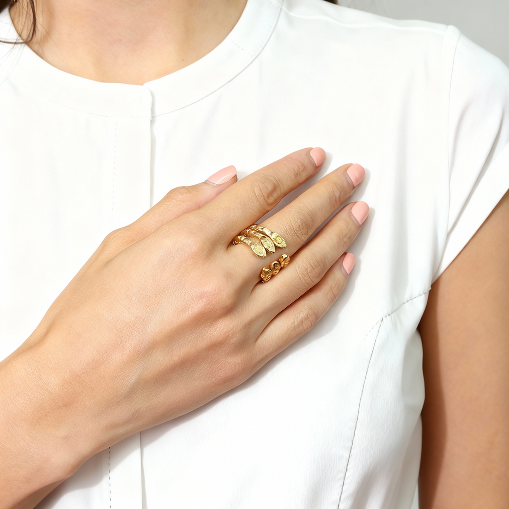 Poison gold-plated hammered snake ring