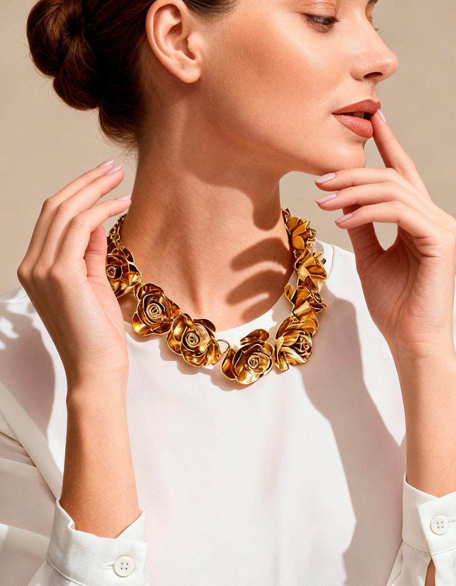 Eden gold-plated roses necklace