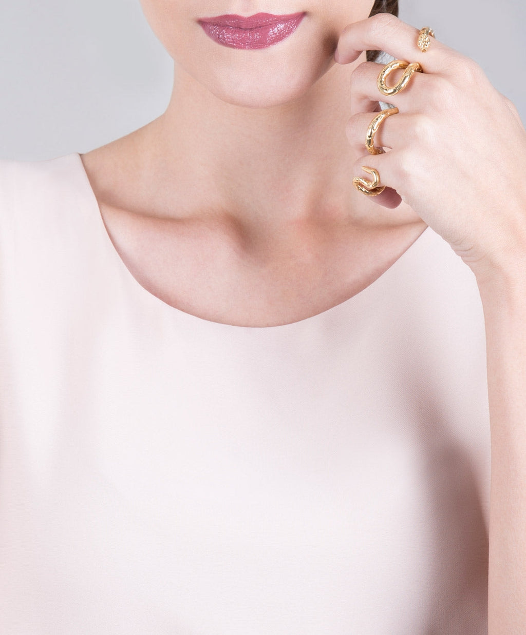 Poison gold-plated hammered snake ring