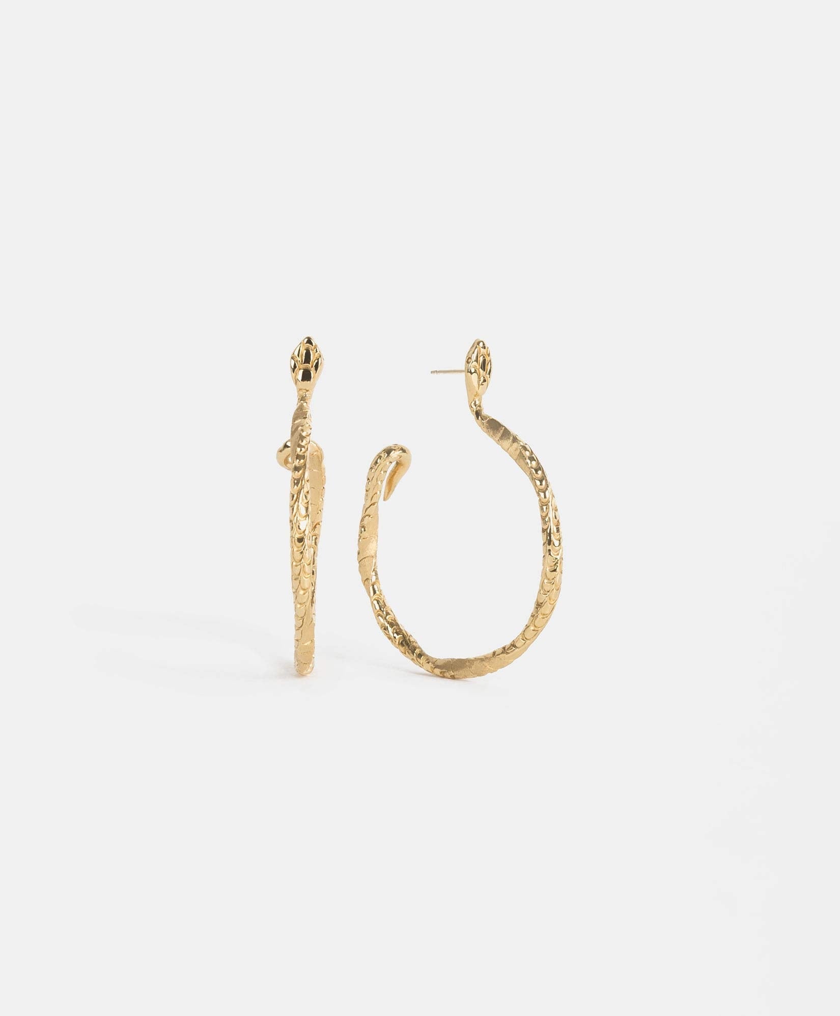 Poison gold-plated hoop hammered snake earrings