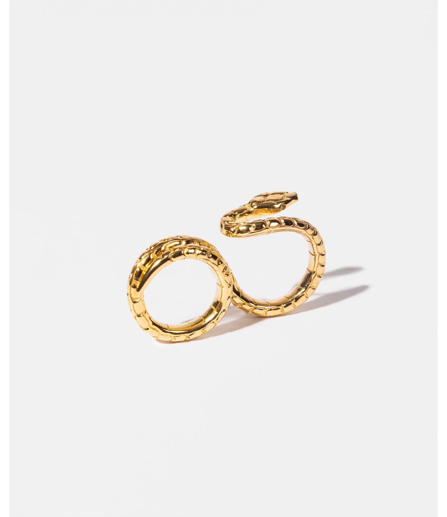 Poison gold-plated hammered ring