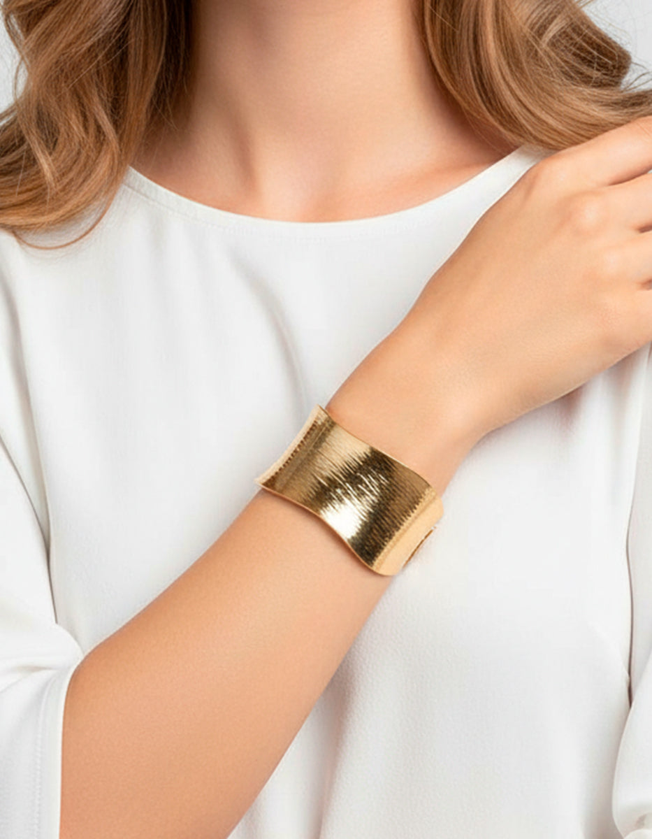 Calcuta gold-plated hammered bracelet