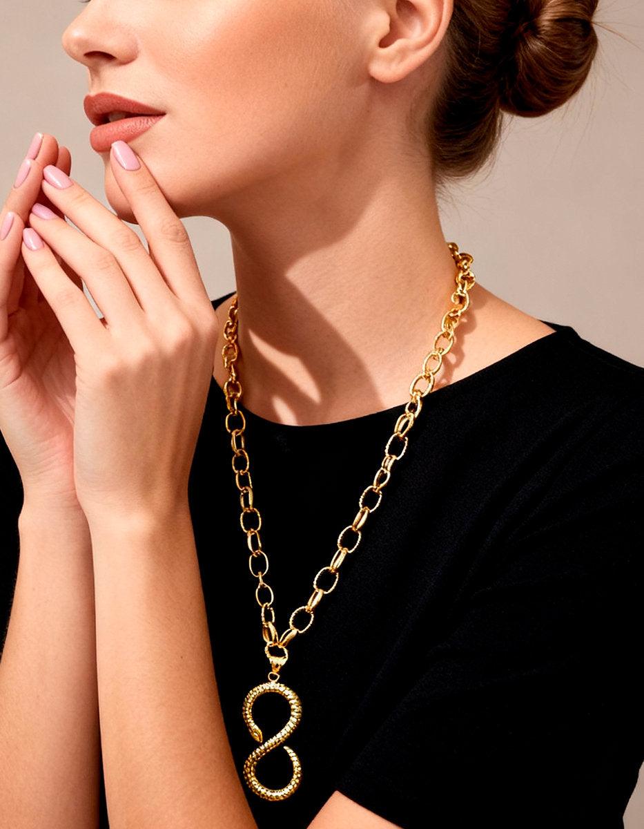 Poison gold-plated hammered snake necklace