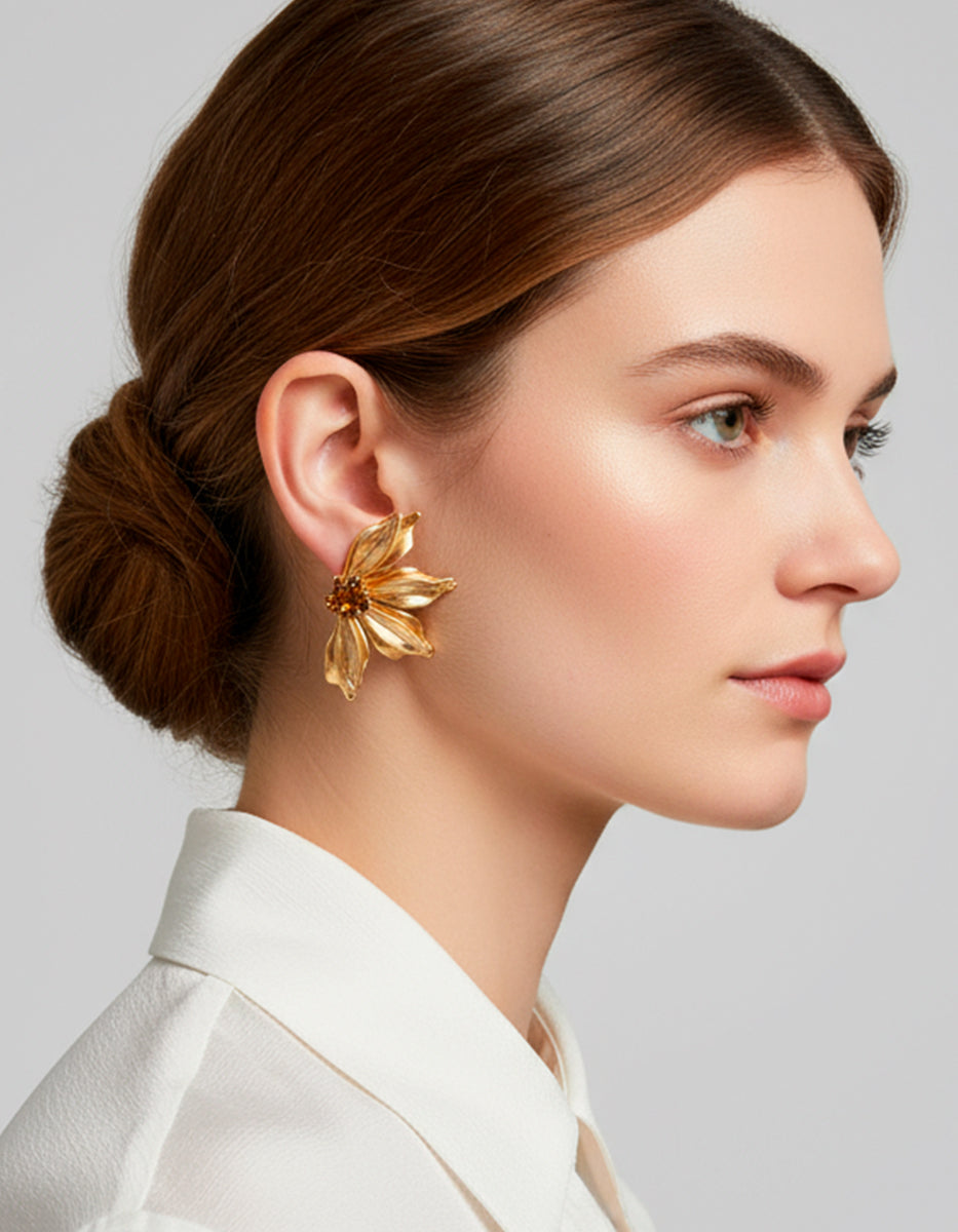 Aretes Oro laminado inspiración floral mate & cristal checo Golden Chic