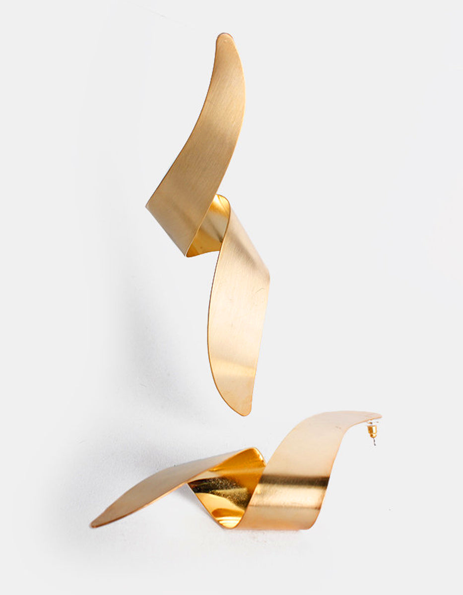 Golden Chic gold-filled curve earrings