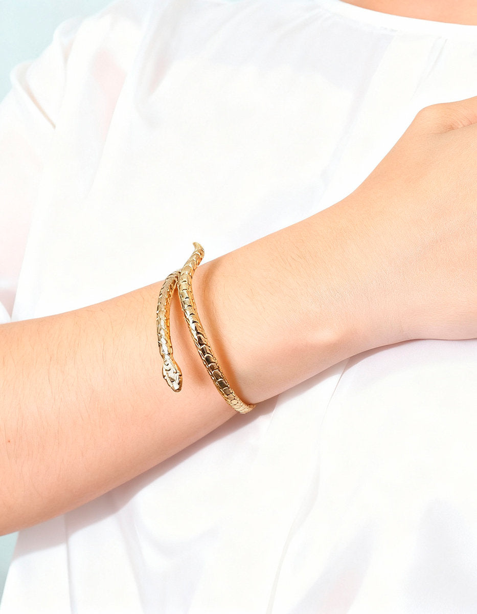 Poison gold-plated hammered bracelet