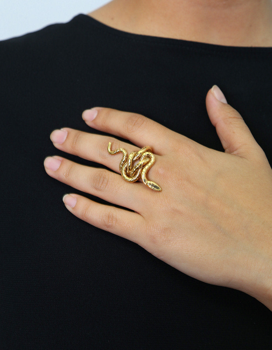 Poison gold-plated hammered snake ring