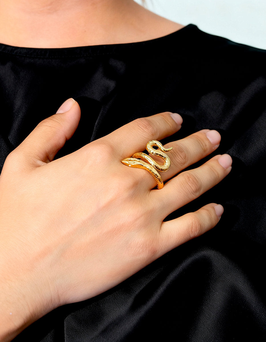 Poison gold-plated hammered snake ring